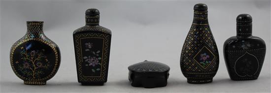 Five Chinese lacque burgaute snuff bottles, 1900-1950, Richards no.s 25, 174, 127, 236 and 449